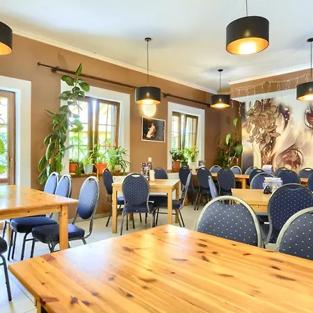 Restauracja&pokoje Gościnne *