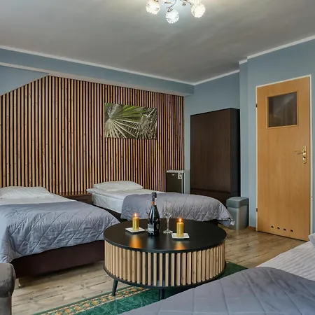 Restauracja & Goscinne * Karlow