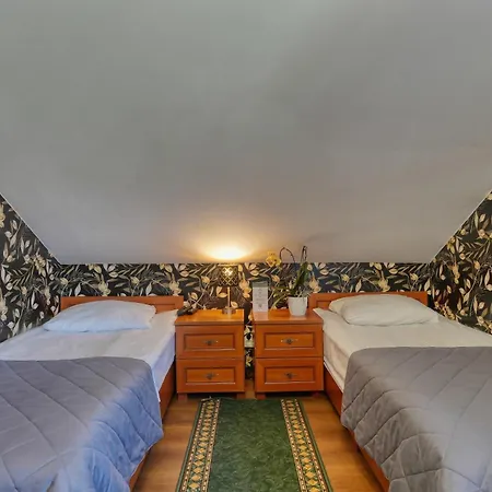 Han/Misafirhane Restauracja & Goscinne *